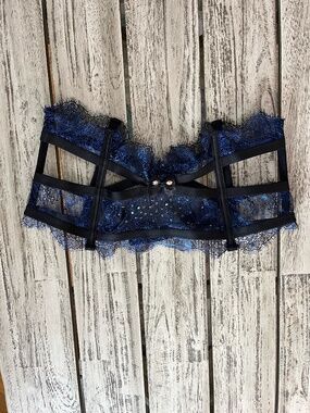 Victoria's Secret - Garter Belt - Blue iridescent Lace with Embellishments (XS)